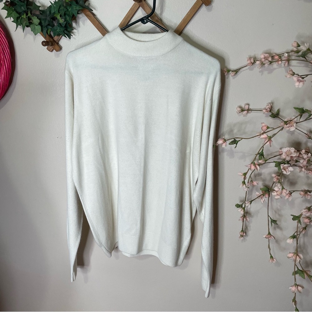 5/$25 Vintage white knit mock neck sweater